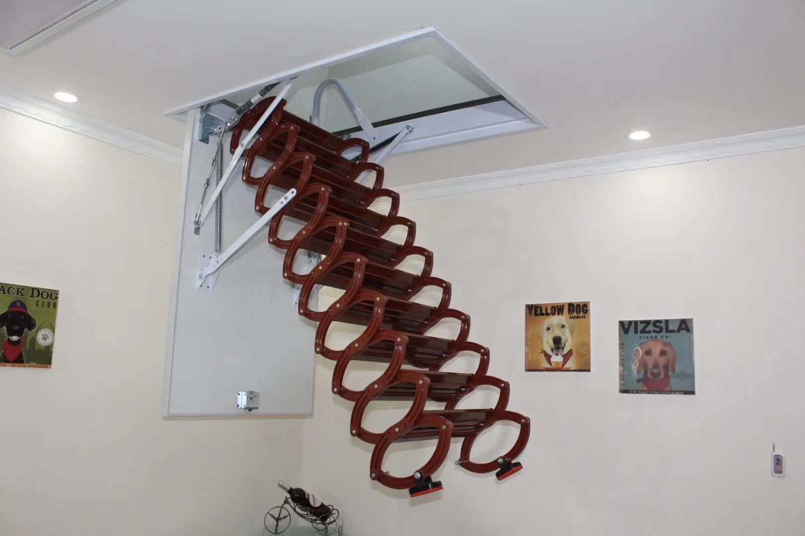 伸缩阁楼楼梯